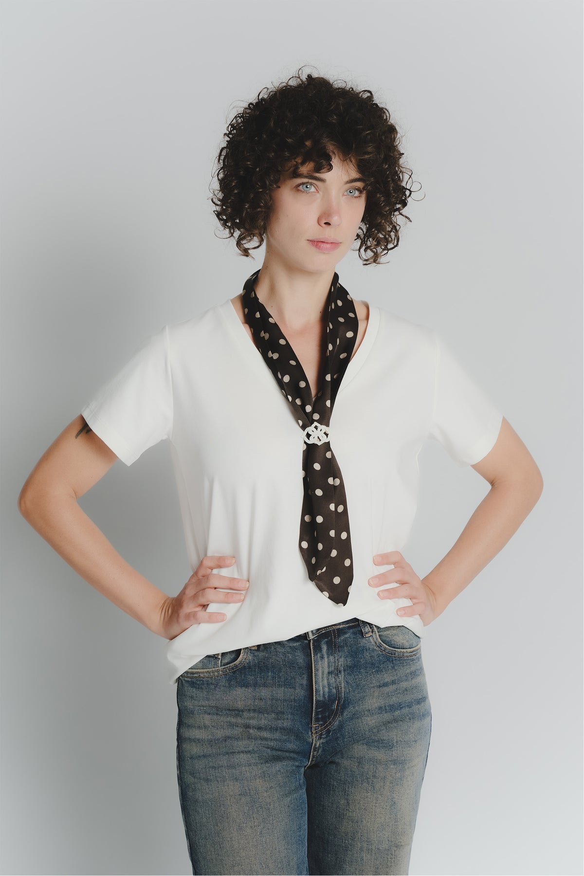 T-shirt Bianca con Foulard a Pois Testa di Moro donna Barone firenze - 1