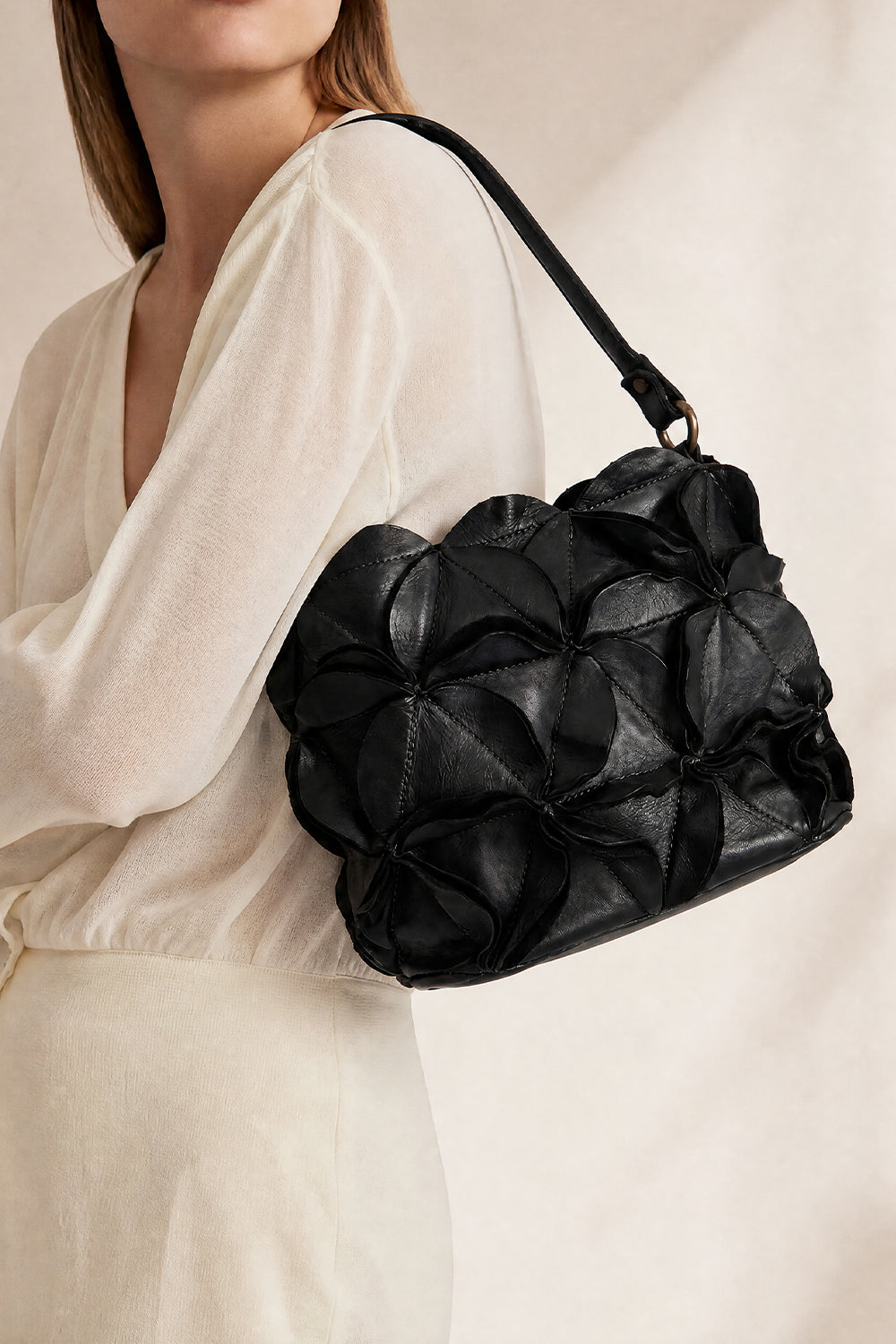 Fiore Nera donna Barone firenze - 6