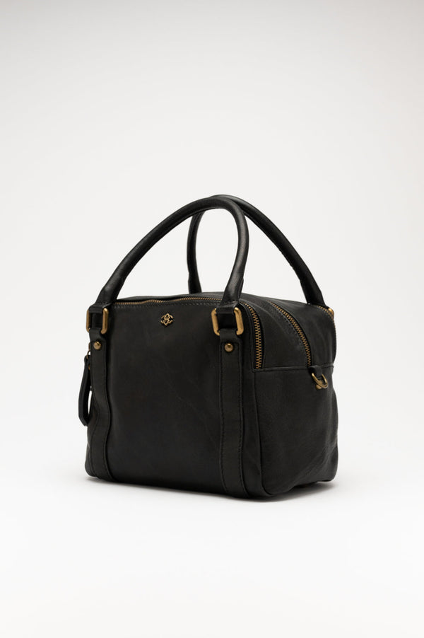 Divina Nera donna Barone firenze